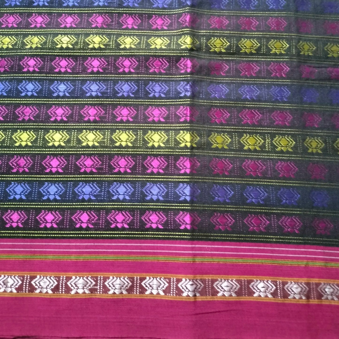 Khana blouse Multi Colour With Majenta Border
