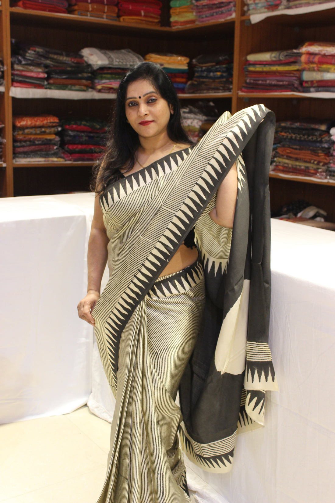 Top 5 Sarees Every Working Woman Must Own – Professional & Comfortable Saree Collection