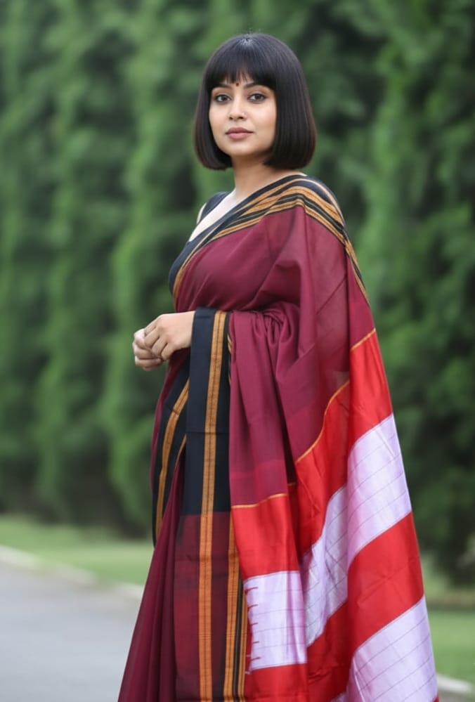 “Why Successful Women Choose Simple Sarees Over Heavy Ones”