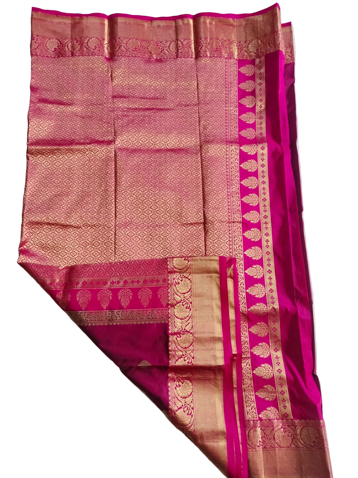 Silk Saree with a Beautiful Butta / Elegant  Pallu