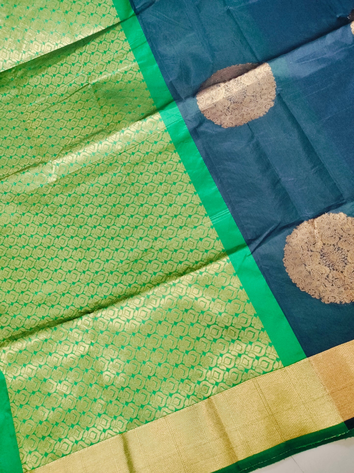 Elegant Pure Cotton Silk Saree – Navy Blue with Green Butta Pallu 💚